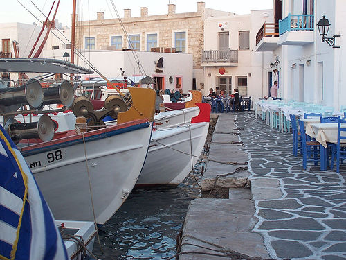 Naoussa Paros Kreikka source:http://www.flickr.com/photos/hchalkley/41689209/